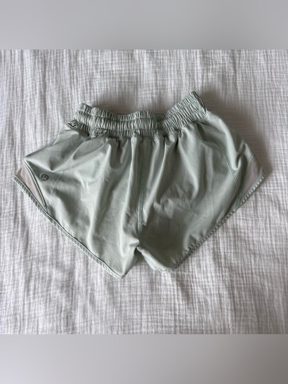Lululemon hotty hot low rise 2.5 inch mint colored shorts size 0